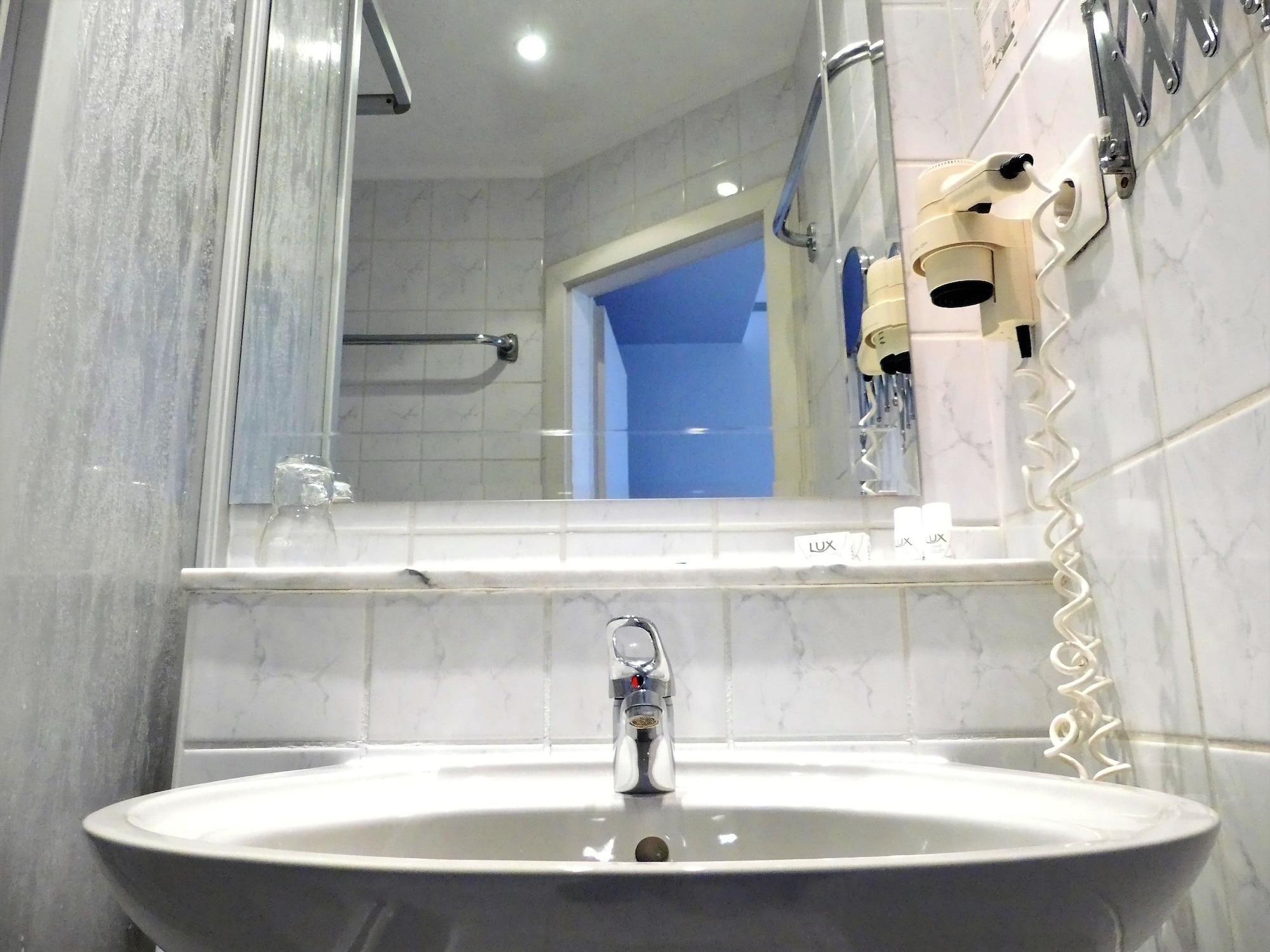 Hotel Kunibert Der Fiese Кельн Екстер'єр фото