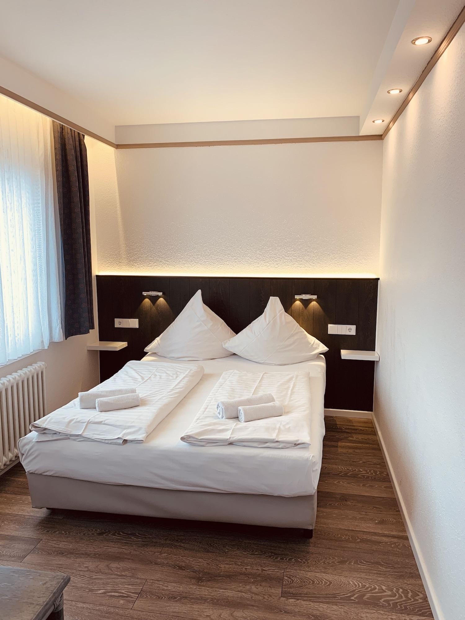 Hotel Kunibert Der Fiese Кельн Екстер'єр фото