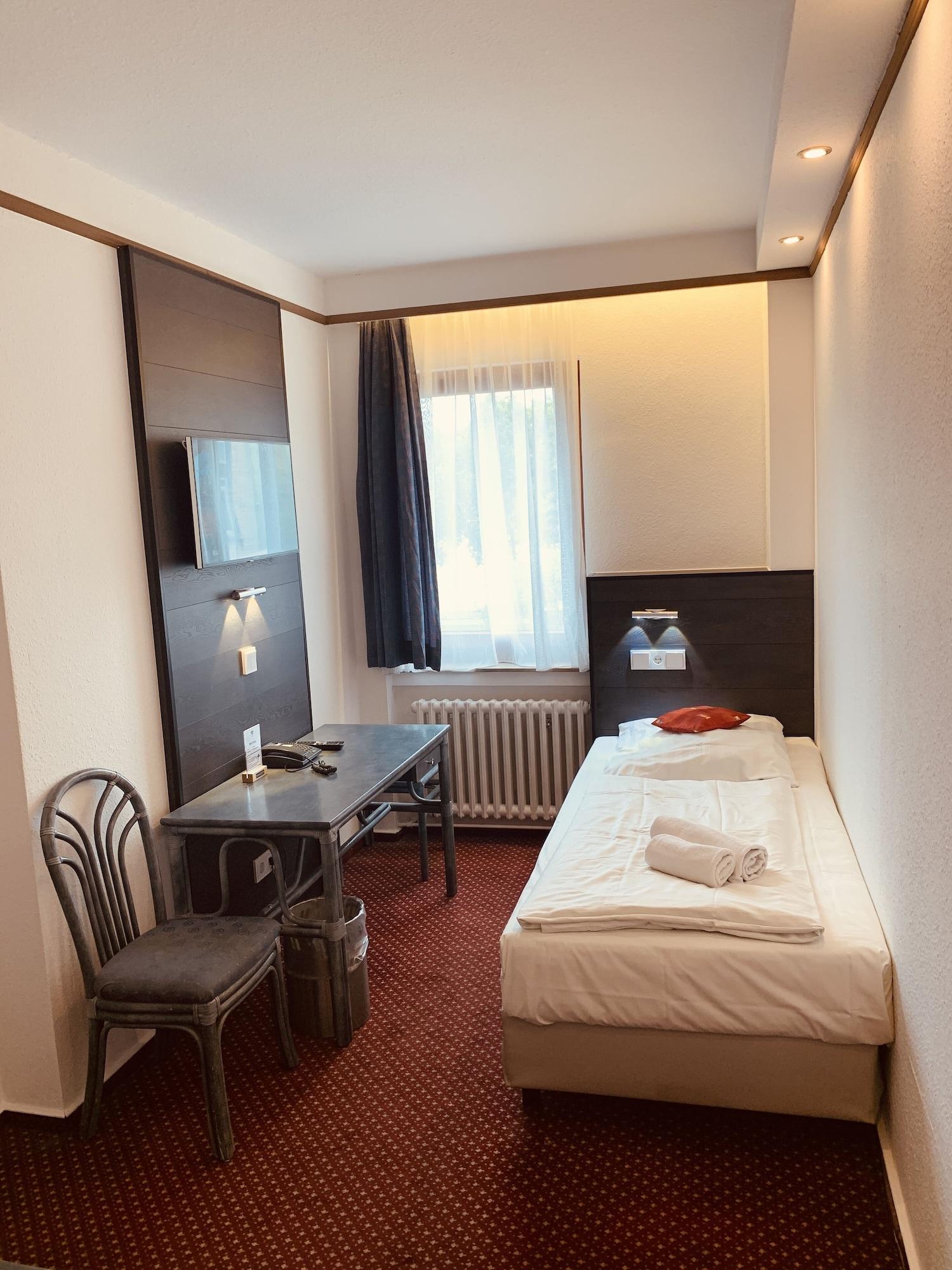 Hotel Kunibert Der Fiese Кельн Екстер'єр фото
