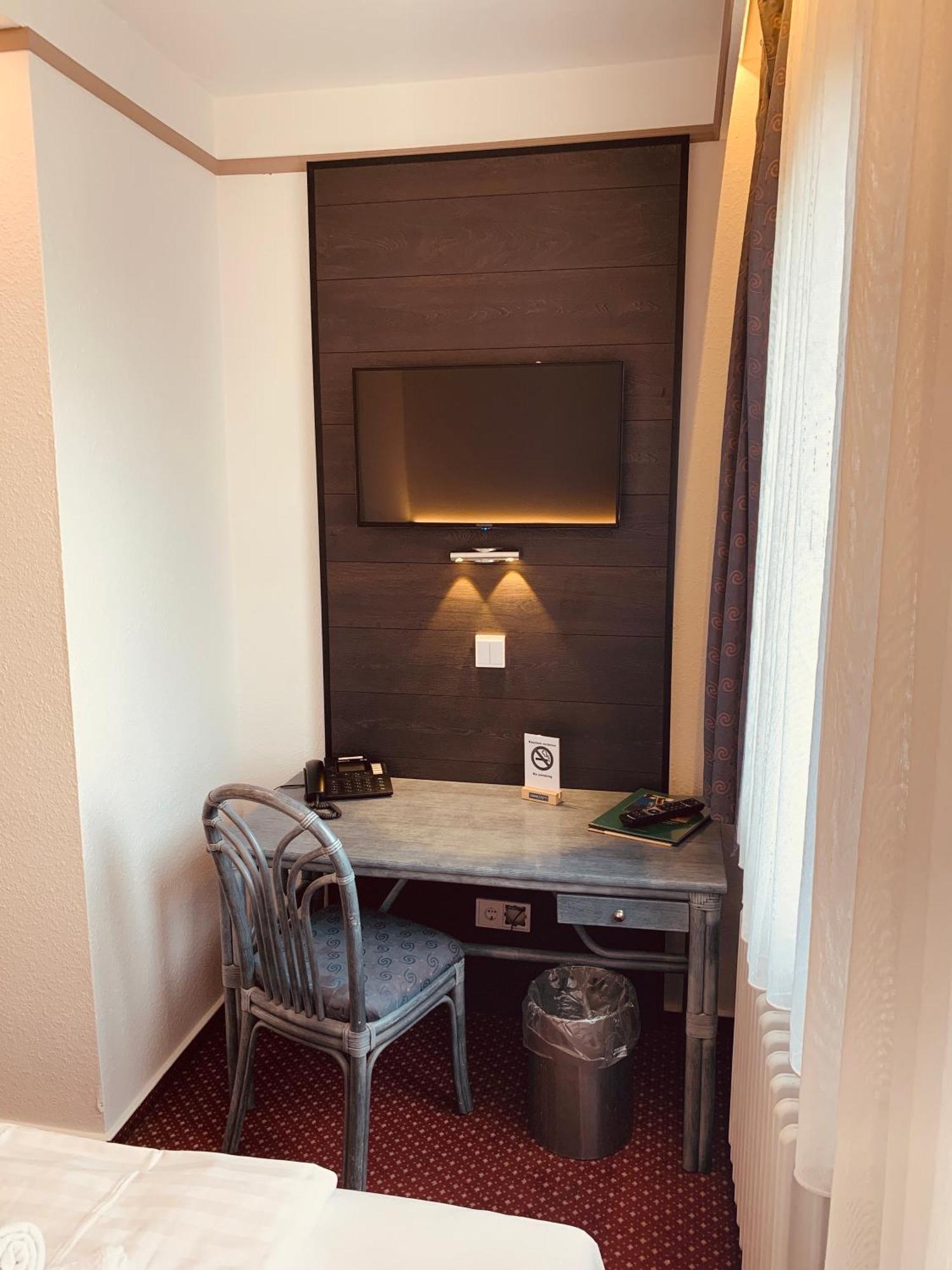 Hotel Kunibert Der Fiese Кельн Номер фото